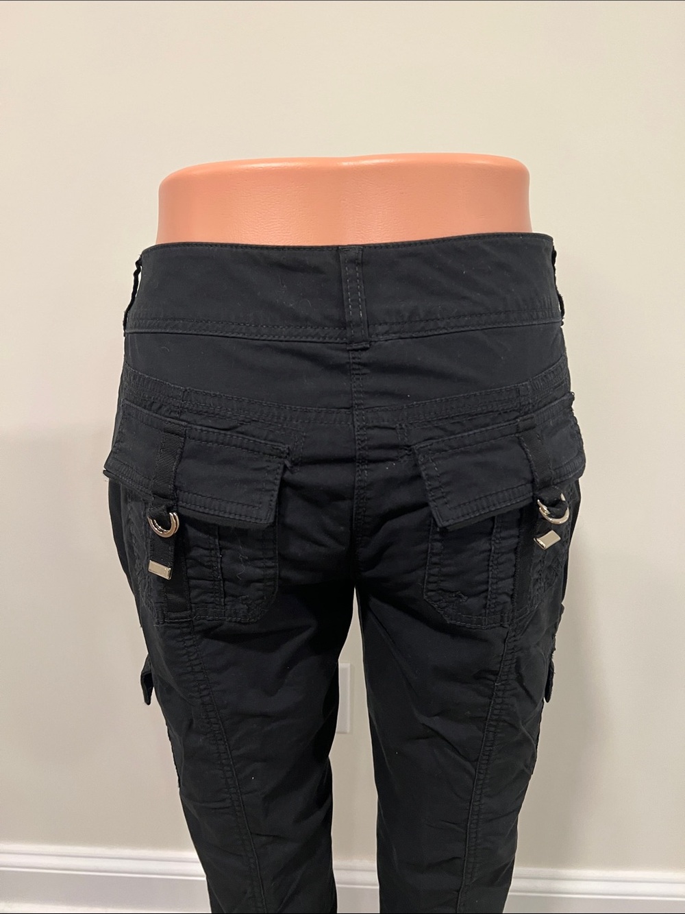 White House Black Market Black Cropped Cargo Pants Size 2 - Picture 7 of 12